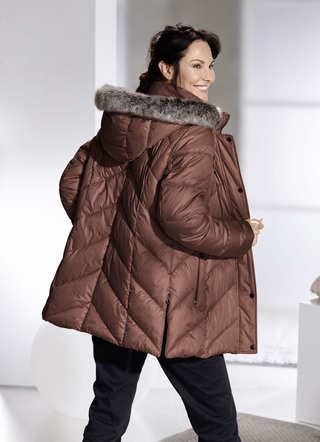 Jacke mit abnehmbarer Kapuze
