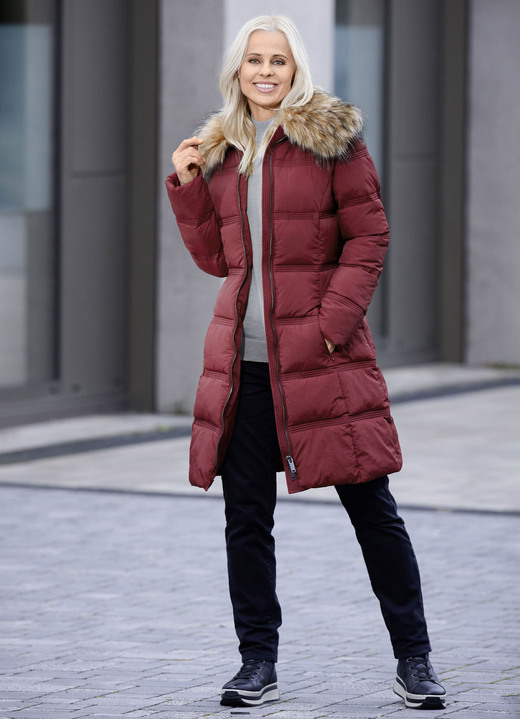 Wintermäntel - Kurzmantel mit Gürtel, in Größe 034 bis 052, in Farbe WEINROT Ansicht 2