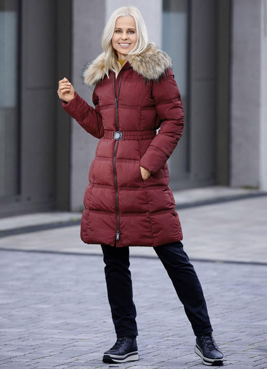 Damenmode - Kurzmantel mit Gürtel Damenmode - Kurzmantel mit Gürtel, in Größe 034 bis 052, in Farbe WEINROT