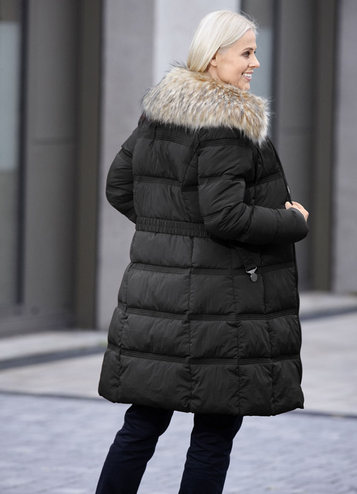 Wintermäntel - Kurzmantel mit Gürtel, in Größe 034 bis 052, in Farbe WEINROT Ansicht 4