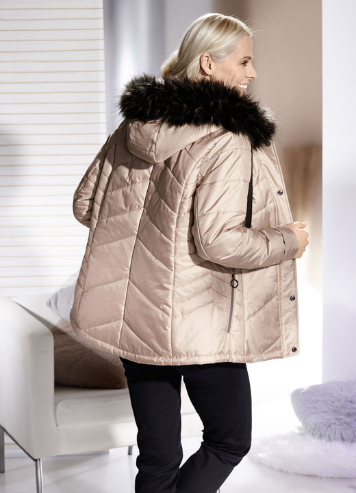 Kurz - Funktionsjacke mit abnehmbarer Kapuze Ansicht 2 Kurz - Funktionsjacke mit abnehmbarer Kapuze, in Größe 036 bis 052, in Farbe PUDER Ansicht 2