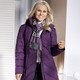 Kurz - Funktionsjacke mit abnehmbarer Kapuze – Farbe AMETHYST – Ansicht 3 Kurz - Funktionsjacke mit abnehmbarer Kapuze, in Größe 038 bis 060, in Farbe HELLGRAU – Farbe AMETHYST – Ansicht 3