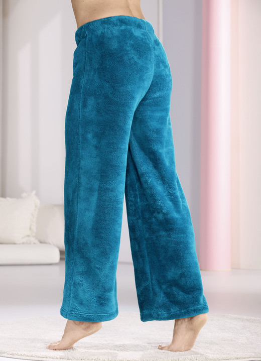 Schlafanzüge & Shortys - Lounge-Anzug von Laurina mit durchgeknöpftem Oberteil Ansicht 4 Schlafanzüge & Shortys - Lounge-Anzug von Laurina mit durchgeknöpftem Oberteil, in Größe 036 bis 052, in Farbe PETROL Ansicht 4