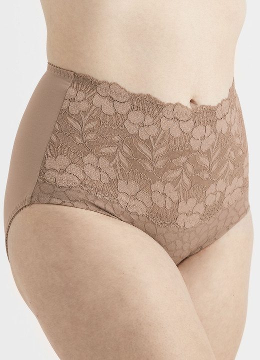 Slips - Miss Mary Miederslip mit unterlegter Elastikspitze im Vorderteil, in Größe 038 bis 056, in Farbe WEISS Ansicht 15