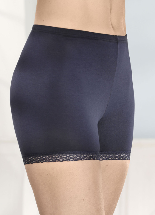 Slips - Dreierpack Pants mit Elastikspitze an den Beinabschlüssen Ansicht 2 Slips - Dreierpack Pants mit Elastikspitze an den Beinabschlüssen, in Größe 038 bis 052, in Farbe 2X MARINE, 1X WEISS Ansicht 2