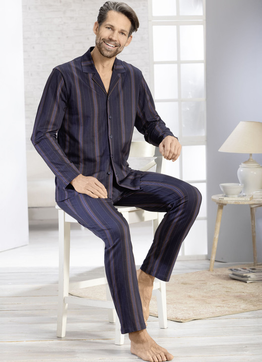 Schlafanzüge - Schlafanzug mit durchgeknöpftem Oberteil, in Größe 046 bis 064, in Farbe AUBERGINE-BUNT Ansicht 3