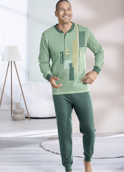 Schlafanzüge - Schlafanzug mit Knopfleiste und Bündchenabschlüssen, in Größe 046 bis 066, in Farbe JADEGRÜN-TANNE-BUNT Ansicht 2