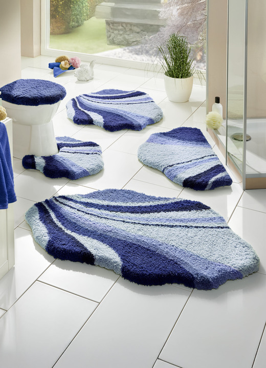 Badgarnituren - Tolle Badgarnitur in barfußweicher Qualität, in Größe 100 (Vorleger halbrund, 50/ 80 cm) bis 112 (WC-Deckelbezug, 47/ 50 cm), in Farbe BLAU Ansicht 1
