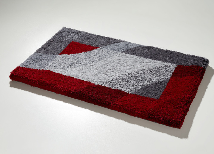 Grund - Supersoft Badgarnitur von Grund, in Größe 100 (Vorleger halbrund, 50/ 80 cm) bis 112 (WC-Deckelbezug, 47/ 50 cm), in Farbe GRAU-ROT Ansicht 1