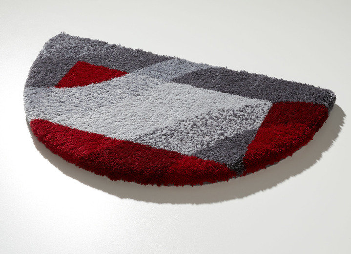 Grund - Supersoft Badgarnitur von Grund, in Größe 100 (Vorleger halbrund, 50/ 80 cm) bis 112 (WC-Deckelbezug, 47/ 50 cm), in Farbe GRAU-ROT Ansicht 1