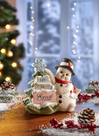 Schneemann mit Tannenbaum