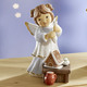 Goebel-Figuren - Szene Lebkuchenbäckerei aus der Nina & Marco-Serie – Farbe BUNT – Ansicht 13 Goebel-Figuren - Szene Lebkuchenbäckerei aus der Nina & Marco-Serie, in Farbe BLAU, in Ausführung Engel mit Waage – Farbe BUNT – Ansicht 13
