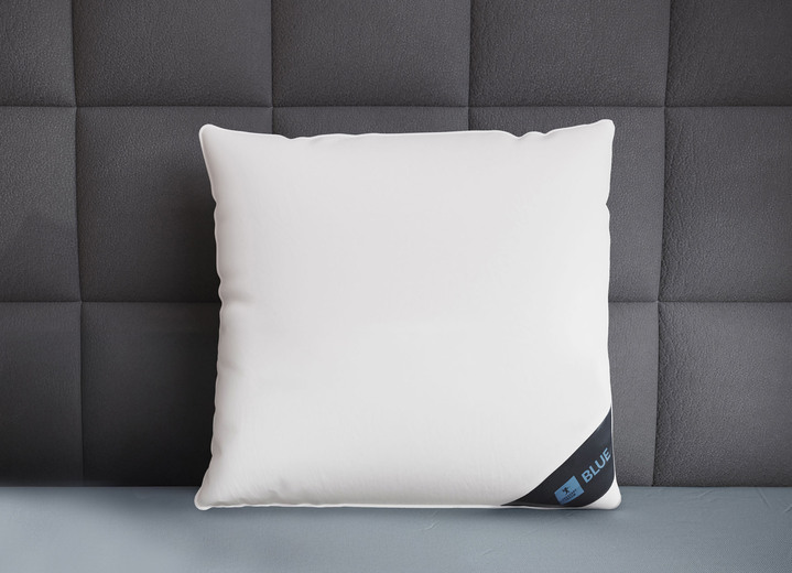 Bettwaren - In Deutschland hergestelltes Daunenprogramm aus dem Hause Spessarttraum Ansicht 13 Bettwaren - In Deutschland hergestelltes Daunenprogramm aus dem Hause Spessarttraum, in Größe 103 (135/200 cm) bis 121 (40/ 80 cm), in Farbe , in Ausführung Blue Kissen Ansicht 13