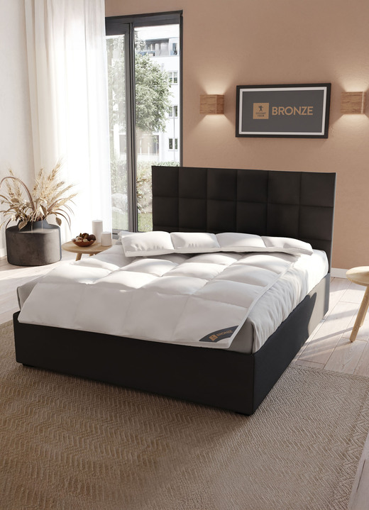 Bettwaren - In Deutschland hergestelltes Daunenprogramm aus dem Hause Spessarttraum Ansicht 35 Bettwaren - In Deutschland hergestelltes Daunenprogramm aus dem Hause Spessarttraum, in Größe 103 (135/200 cm) bis 121 (40/ 80 cm), in Farbe , in Ausführung Blue Kissen Ansicht 35