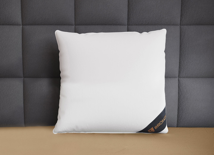 Bettwaren - In Deutschland hergestelltes Daunenprogramm aus dem Hause Spessarttraum Ansicht 29 Bettwaren - In Deutschland hergestelltes Daunenprogramm aus dem Hause Spessarttraum, in Größe 103 (135/200 cm) bis 121 (40/ 80 cm), in Farbe , in Ausführung Blue Kissen Ansicht 29