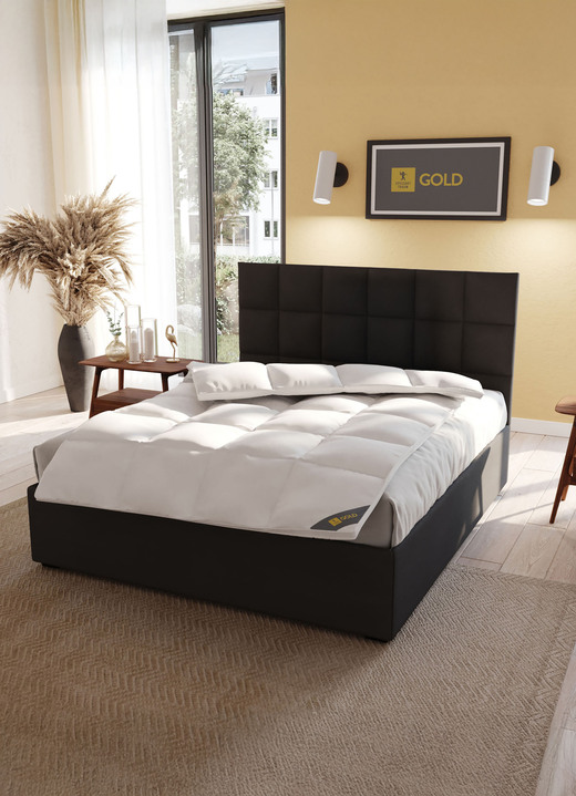 Bettwaren - In Deutschland hergestelltes Daunenprogramm aus dem Hause Spessarttraum Ansicht 18 Bettwaren - In Deutschland hergestelltes Daunenprogramm aus dem Hause Spessarttraum, in Größe 103 (135/200 cm) bis 121 (40/ 80 cm), in Farbe , in Ausführung Blue Kissen Ansicht 18