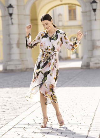 Kleid mit Bindegürtel