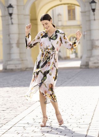 Kleid mit Bindegürtel