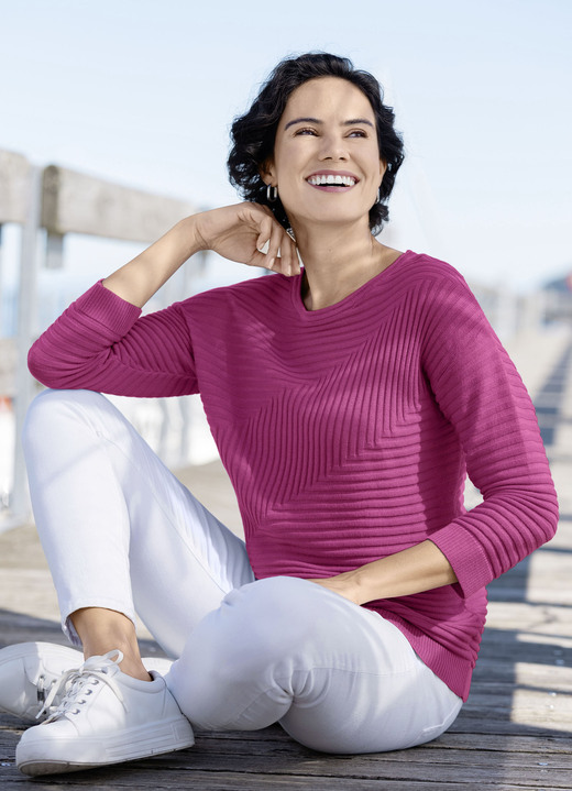 Basics - Pullover mit grafischem Strukturmuster, in Größe 036 bis 052, in Farbe AZURBLAU Ansicht 2