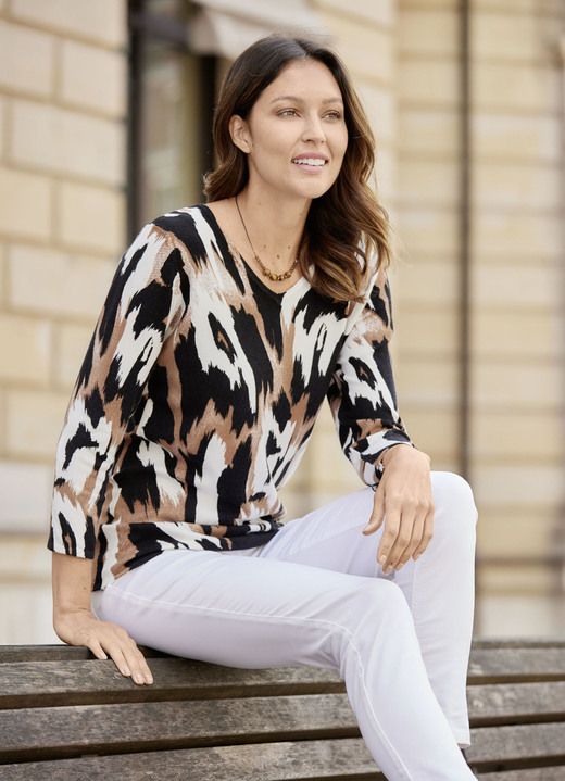 Pullover & Strickmode - Pullover in Feinstrick mit Tierfellmuster, in Größe L(44/46) bis XXL(52/54), in Farbe ECRU-SCHWARZ-CAMEL Ansicht 2