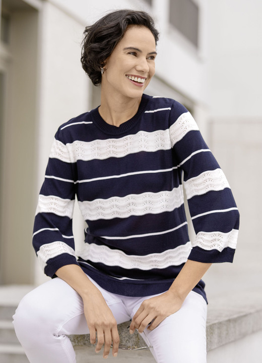 Pullover - Pullover in weichem Feinstrick mit dezentem Glanz, in Größe 038 bis 054, in Farbe MARINE-ECRU