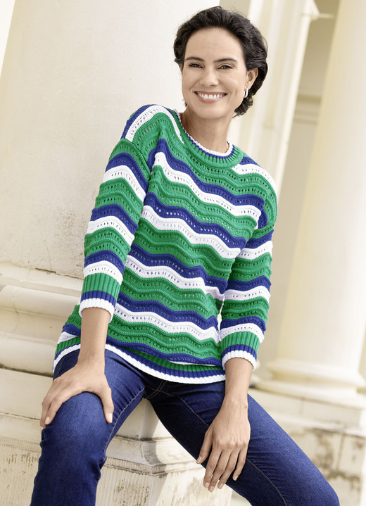 Pullover - Pullover mit Wellen-Ringeldessin, in Größe 038 bis 054, in Farbe MAGENTA-MARINE-WEISS Ansicht 4