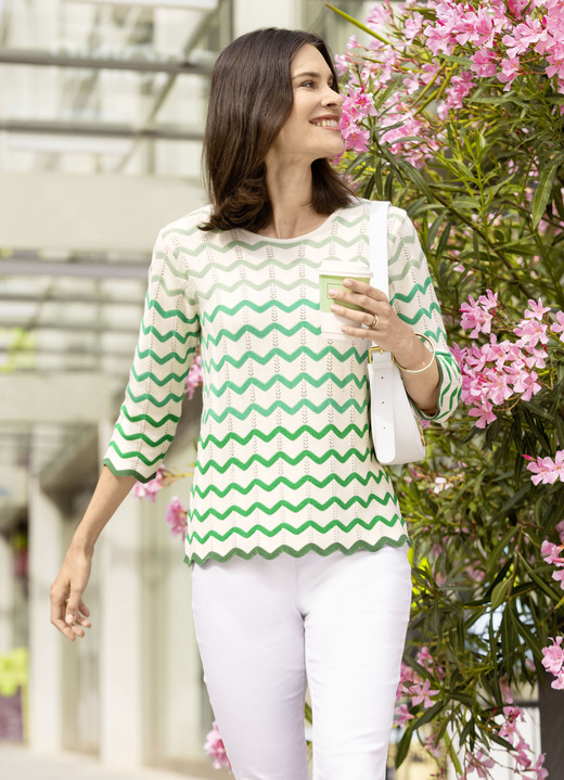 Pullover - Pullover mit Wellenringeln, in Größe L(44/46) bis XS(32/34), in Farbe CREME-GRÜN Ansicht 1