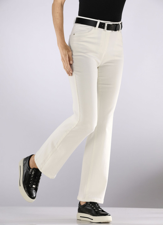 Hosen mit Knopf- und Reißverschluss - Jeans mit weitem Beinverlauf, in Größe 017 bis 052, in Farbe ECRU Ansicht 3