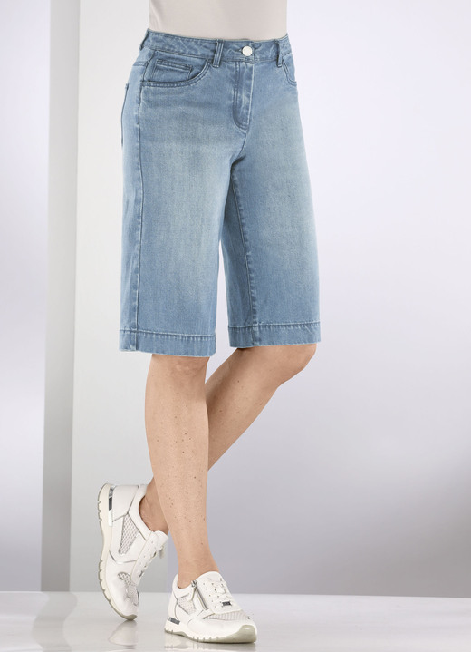 Hosen mit Knopf- und Reißverschluss - Jeans-Bermudas in 5-Pocket-Form, in Größe 036 bis 052, in Farbe DUNKELBLAU Ansicht 6