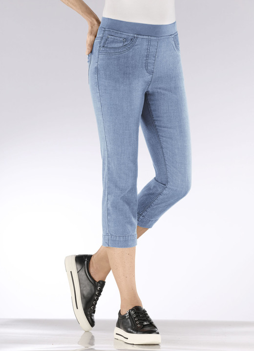 Hosen in Schlupfform - Caprijeans mit Strasssteinchenzier, in Größe 018 bis 052, in Farbe HELLBLAU Ansicht 3