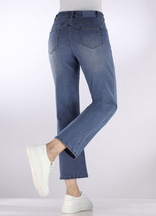 Hosen mit Knopf- und Reißverschluss - Jeans mit trendigen Ziernieten, in Größe 017 bis 050, in Farbe HELLBLAU Ansicht 10