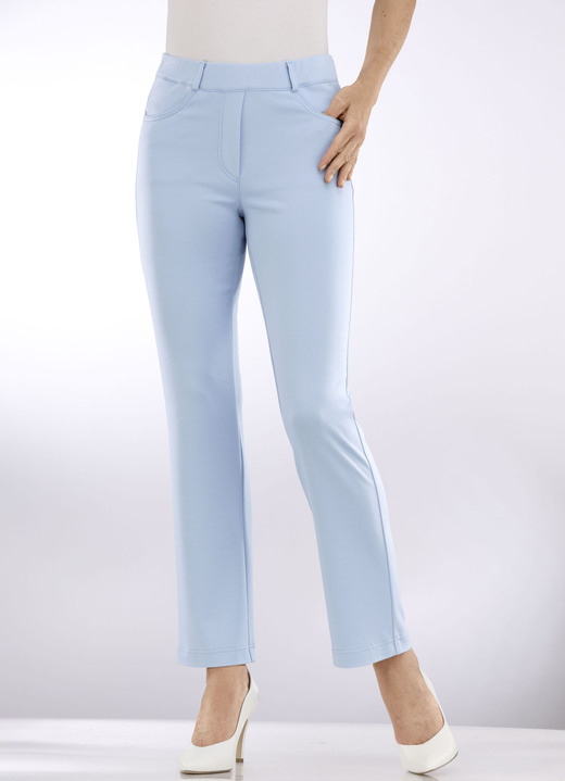 Hosen mit Knopf- und Reißverschluss - Hose in attraktiver Beinweite, in Größe 018 bis 052, in Farbe HELLBLAU Ansicht 3