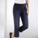 Hosen in Schlupfform - Capri-Jeans mit streckenden Biesen, in Größe 018 bis 052, in Farbe JEANSBLAU – Farbe DUNKELBLAU – Ansicht 3