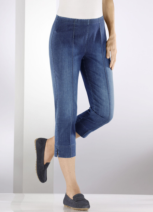 Hosen in Schlupfform - Capri-Jeans mit streckenden Biesen, in Größe 018 bis 052, in Farbe JEANSBLAU Ansicht 3