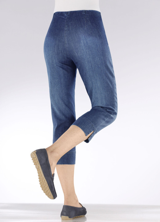 Hosen in Schlupfform - Capri-Jeans mit streckenden Biesen, in Größe 018 bis 052, in Farbe DUNKELBLAU Ansicht 8