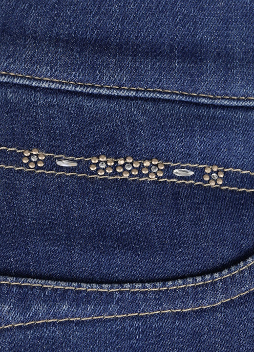 Hosen mit Knopf- und Reißverschluss - Jeans mit dezenter Strasszier, in Größe 018 bis 052, in Farbe JEANSBLAU Ansicht 3