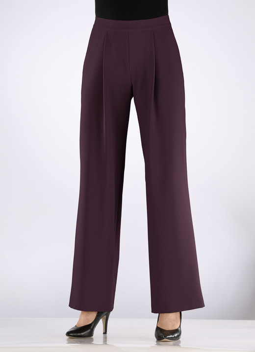 Klaus Modelle - Hose mit Bundfalten in modischer Weite, in Größe 018 bis 052, in Farbe AUBERGINE Ansicht 1