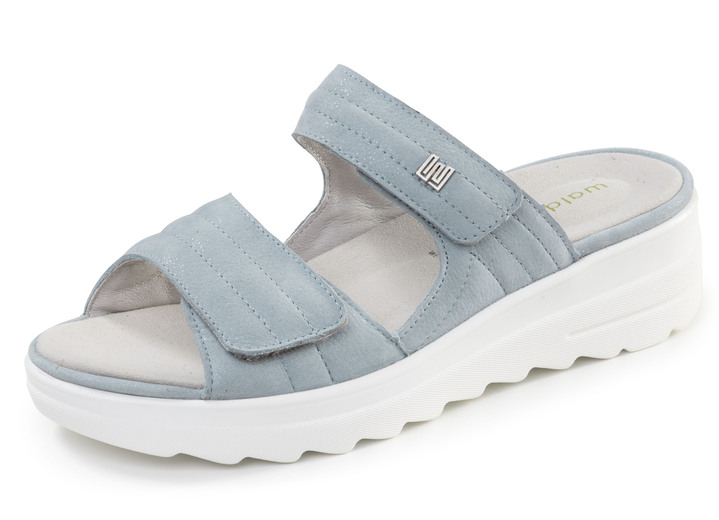Sandaletten & Pantoletten - Waldläufer, bequeme Damen-Pantoletten, Weite H, mit herausnehmbarem Fußbett, in Größe 3 1/2 bis 8, in Farbe BLEU Ansicht 1