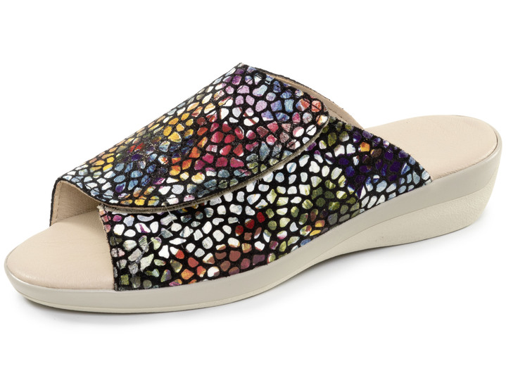 Sandaletten & Pantoletten - Bequeme Damen-Pantoletten, Weite G, mit Klettverschluss, in Größe 036 bis 041, in Farbe WEISS-BUNT Ansicht 4