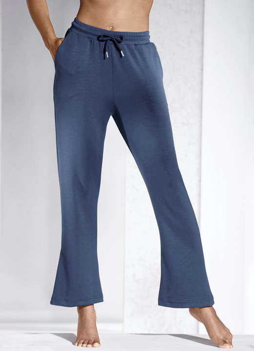 Laurina - Hose mit leicht ausgestellter Fußweite, in Größe 018 bis 054, in Farbe MARINE Ansicht 1