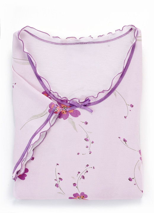 Kurzarm - Nachthemd, Kurzarm mit V-Ausschnitt, in Größe 038 bis 060, in Farbe ZARTFLIEDER-BUNT Ansicht 2