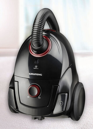 Mit Kabel - Grundig VCC 3850A Bodenstaubsauger, in Farbe SCHWARZ-BEERE – Farbe SCHWARZ-BEERE – Ansicht 