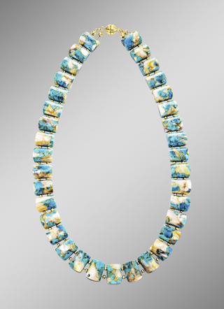 Halskette mit beh. Türkis und beh. Perlmutt