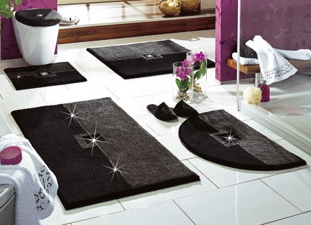 Badgarnituren - Seidenweiche Badgarnitur mit funkelnden Kristallen, in Größe 100 (Vorleger halbrund, 50/80 cm) bis 112 (WC-Deckel-Bezug mit Kordel), in Farbe APRICOT – Farbe SCHWARZ – Ansicht 