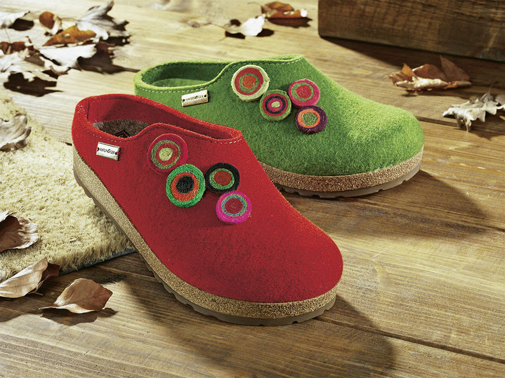 Hausschuhe - Haflinger Damen-Hausschuhe aus reiner Schurwolle, in Größe 036 bis 042, in Farbe RUBINROT Ansicht 2