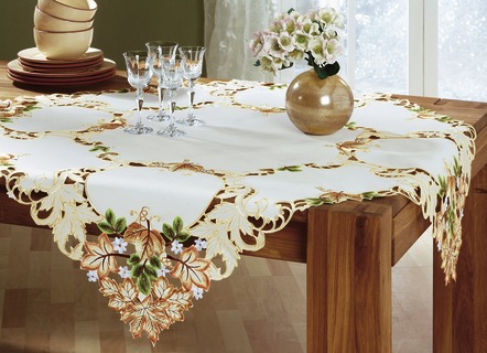 Edle Tisch- und Raumdekoration in zarten Farben