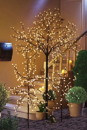 LED-Baum mit LED-Kugeln