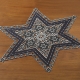 Tischdecken - Wunderhübsch bestickte Tischdekoration – Farbe ANTHRAZIT – Ansicht 1 Tischdecken - Wunderhübsch bestickte Tischdekoration, in Größe 130 (Stern, 2er-Set, ø 30 cm) bis 190 (Tischdecke, 85x85 cm), in Farbe ROT – Farbe ANTHRAZIT – Ansicht 1
