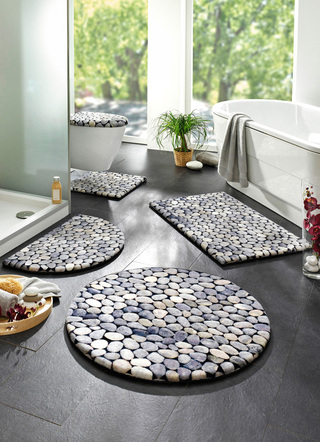 Badgarnituren - Pflegeleichte Badgarnitur mit Kieselsteinen-Motiv, in Größe 100 (Vorleger halbrund, 50/ 80 cm) bis 112 (Motiv-WC-Deckelbez., 47/ 50 cm), in Farbe GRAU