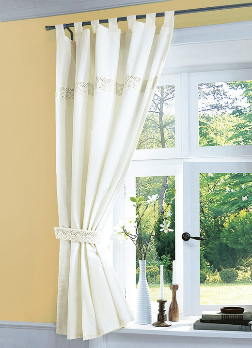 Klassisch - Übergardine mit aufgesetzter Häkelborte Ansicht 4 Klassisch - Übergardine mit aufgesetzter Häkelborte, in Größe 365 (H145xB135 cm) bis 899 (Raffhalter, 60 cm), in Farbe CREME, in Ausführung mit Universalschienenband Ansicht 4